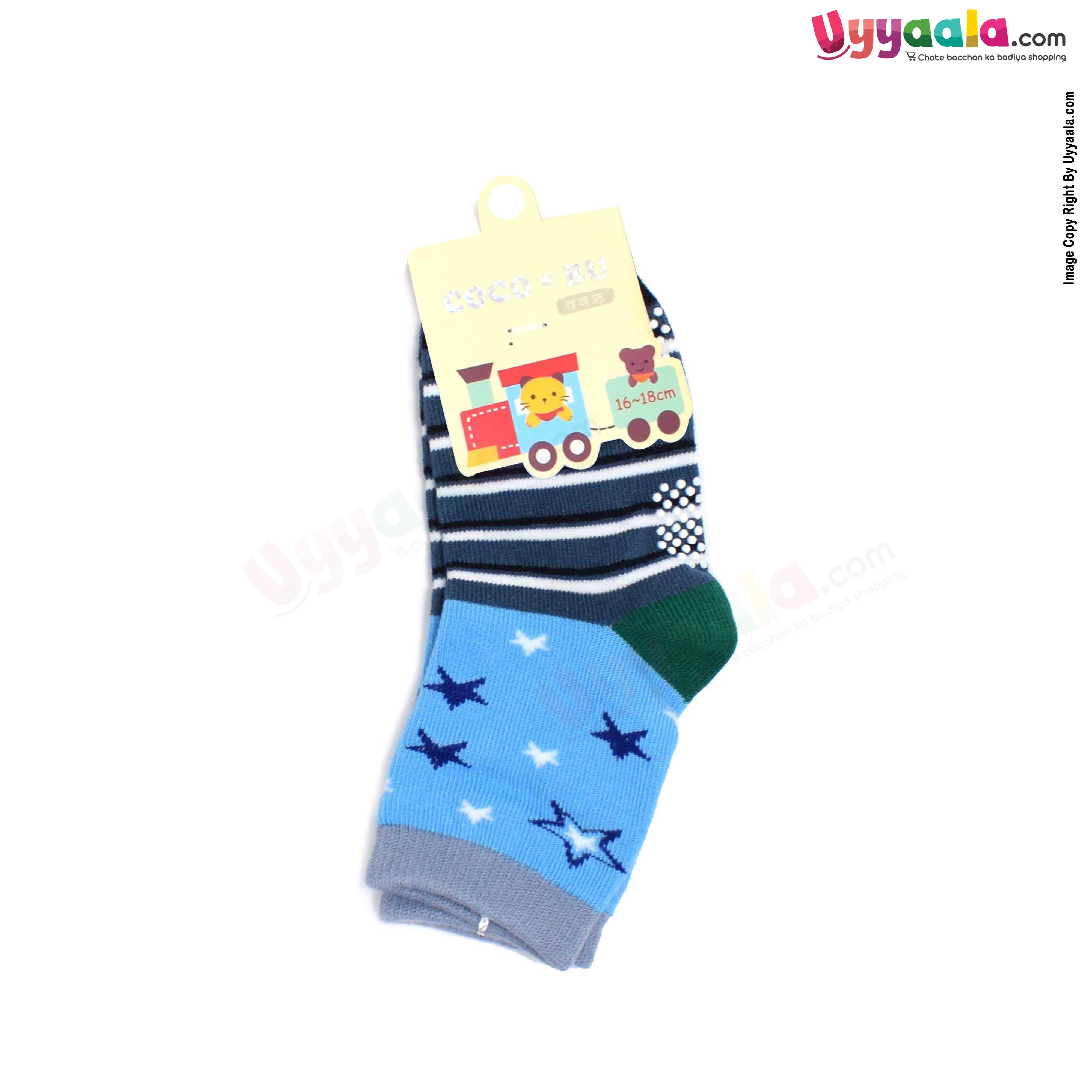 COCO BU Grip Socks Boy With Star Print (16-18cm) - Sky Blue & Green